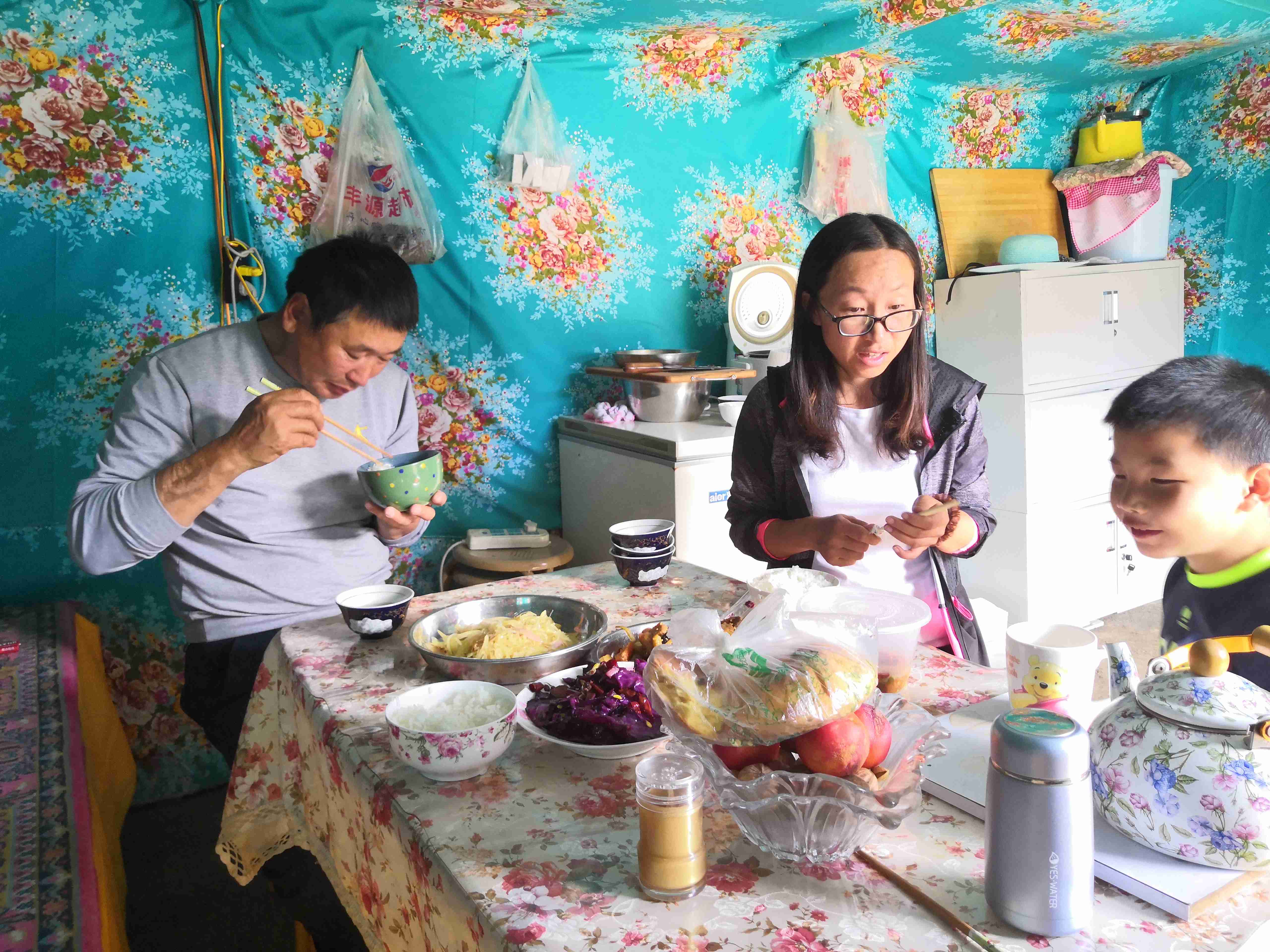 *疆新**蒙古包旅店老板,看他一天的收入多少,一个月就抵我一年工资