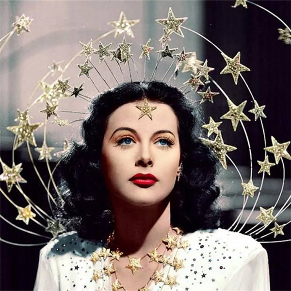 世界第一位全裸女星：嫁*火军**商，发明专利，艳极一时为何晚年凄惨