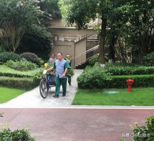 突击：我们暗中实查了时代青江小区的物业工作