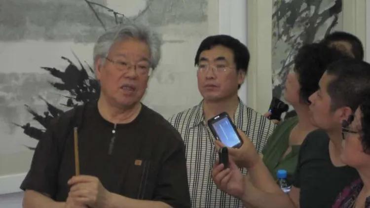 掌上乾坤指间生花世界级艺术家-贾同辉的“指墨”风釆