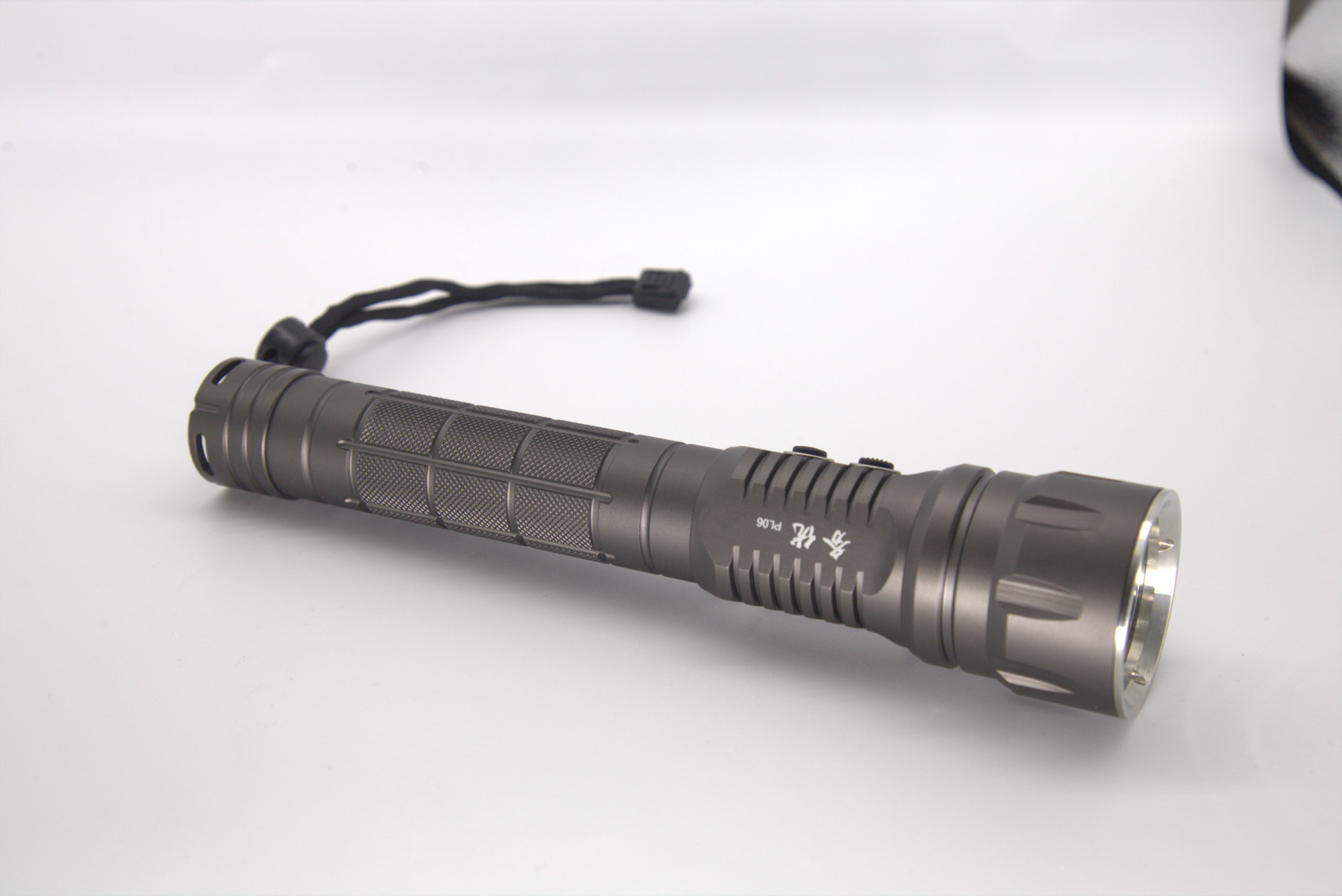 户外led手电筒哪个牌子好,LED战术手电筒