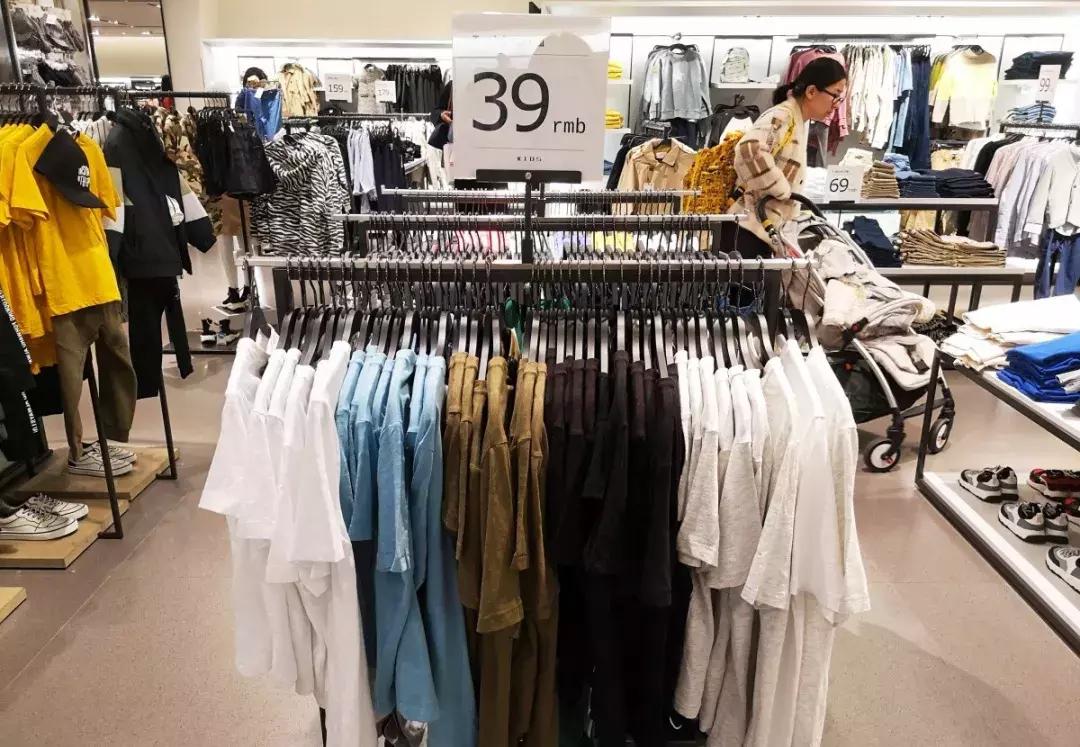 优衣库和zara哪个值得入手,优衣库春季新品打折