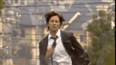 夏天怎么让头发不毛躁,发胶喷雾男士自然蓬松定型