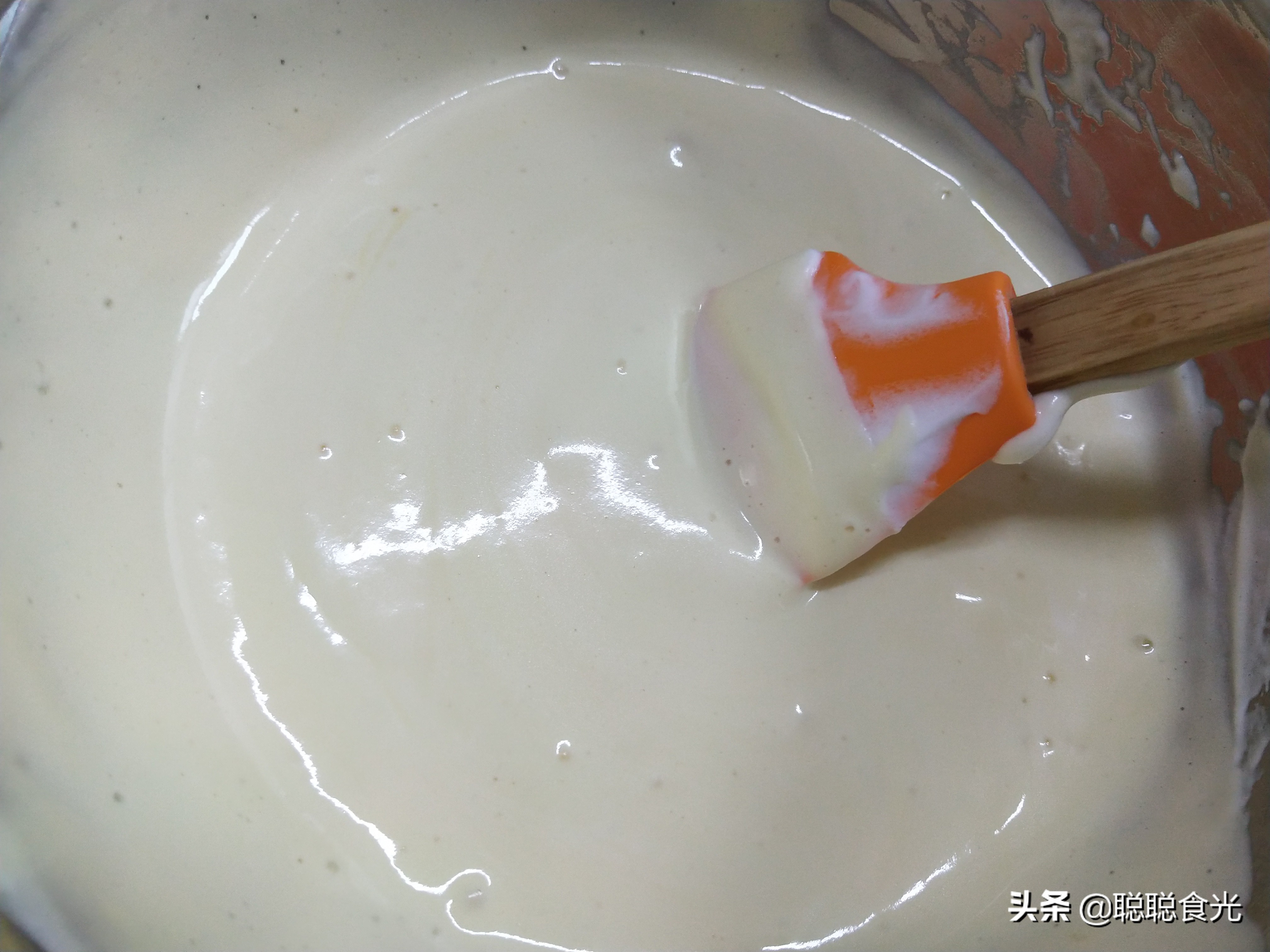 用烤箱做蛋糕怎么才不开裂,蛋糕在烤箱里烤蓬松起来又塌了