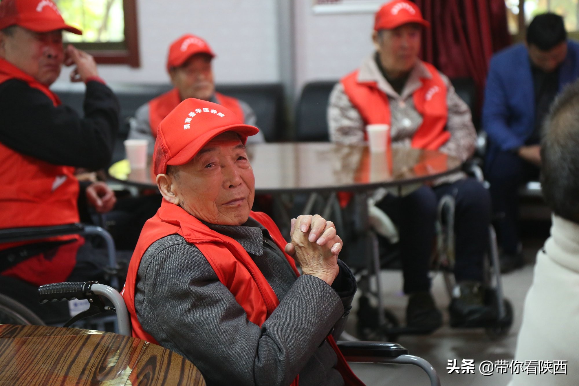 谷泽天下生态农场走进渭南市景华医养院举办重阳节爱心慰问活动