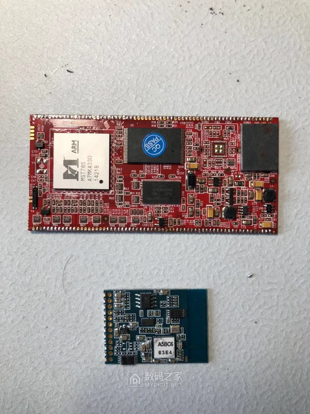 高能炫技爱折腾！奥迪Q5车机加装AV视频输入可玩游戏“坦克大战”