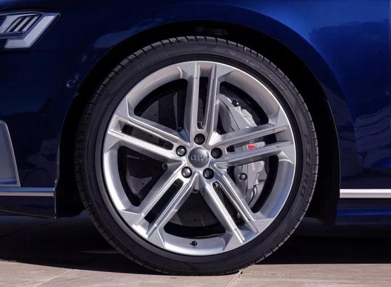 新一代奥迪a8发布,奥迪a860tfsiquattro