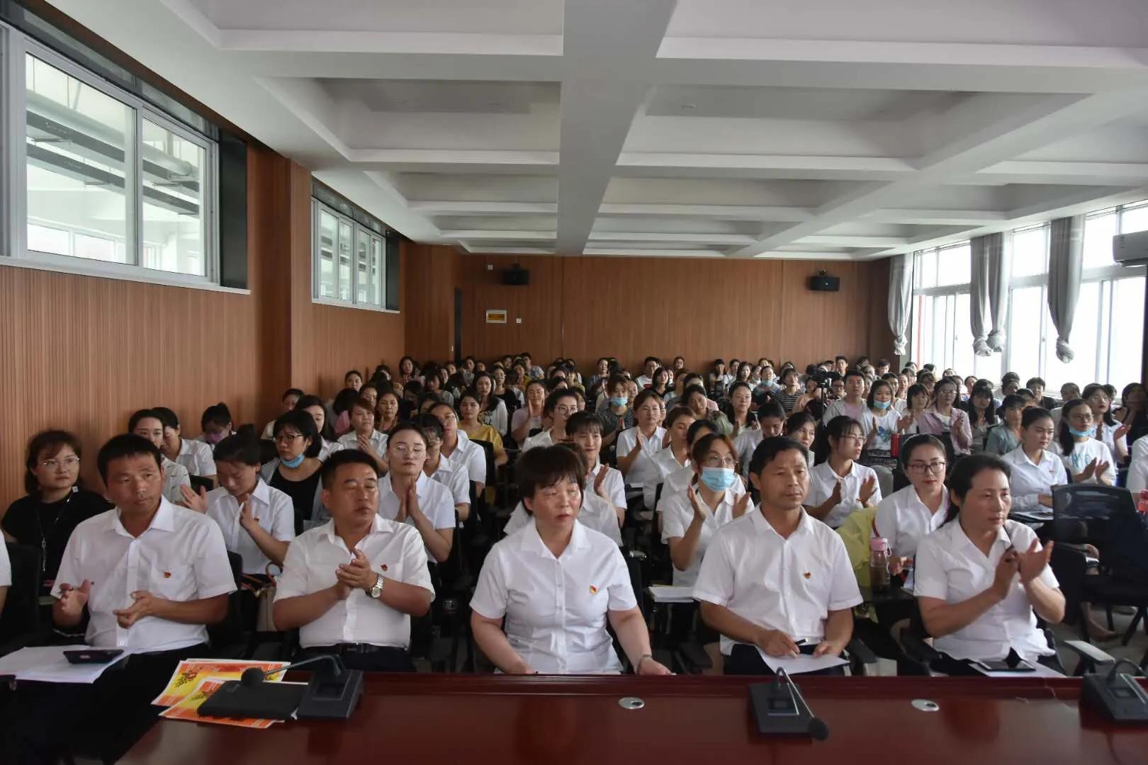 不忘初心牢记使命争当新时代先锋,时代先锋初心使命