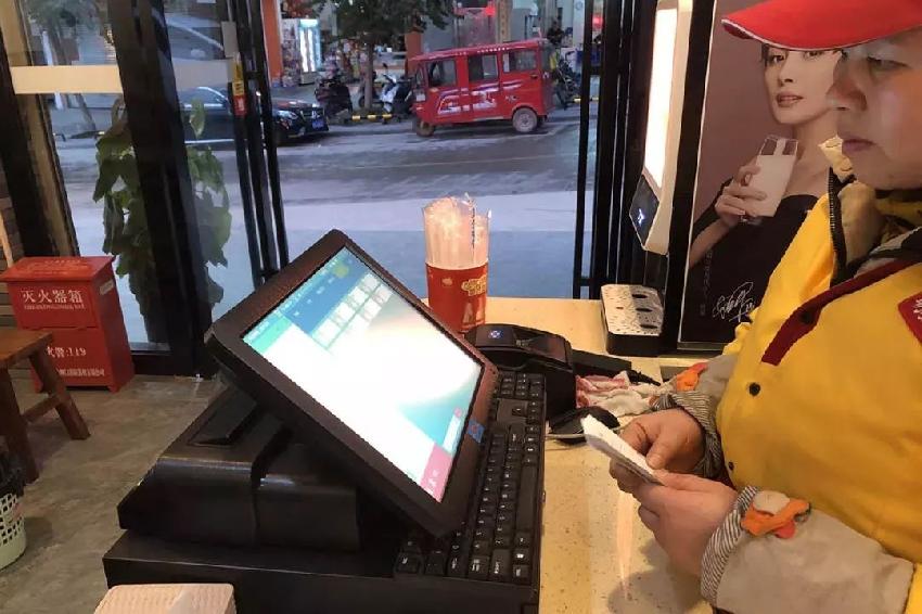 揭秘桂林米粉的生意经!地方小吃是如何开遍全国的?