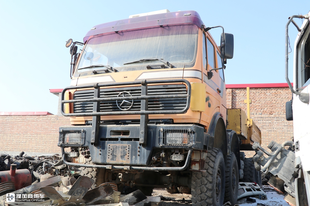 当年国家建设的主力军，排量达惊人的18升，实拍奔驰NG4850大件车