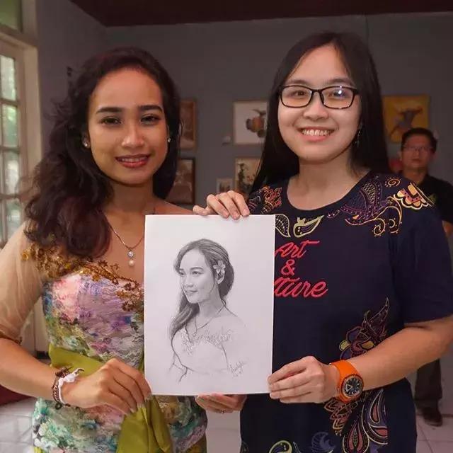 她画的素描比本人还美！比照片还真实，24万网友已被她征服