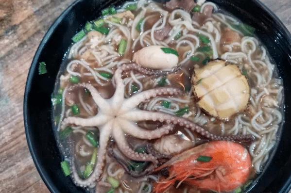 南宁一碗米粉356元是真的吗,天价米粉355元一碗