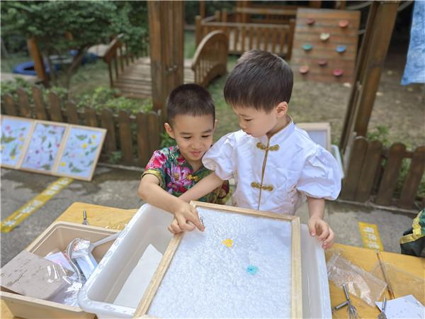 笔墨纸砚润童心,书香画韵趣国庆:合肥市宿州路幼儿园迎国庆活动