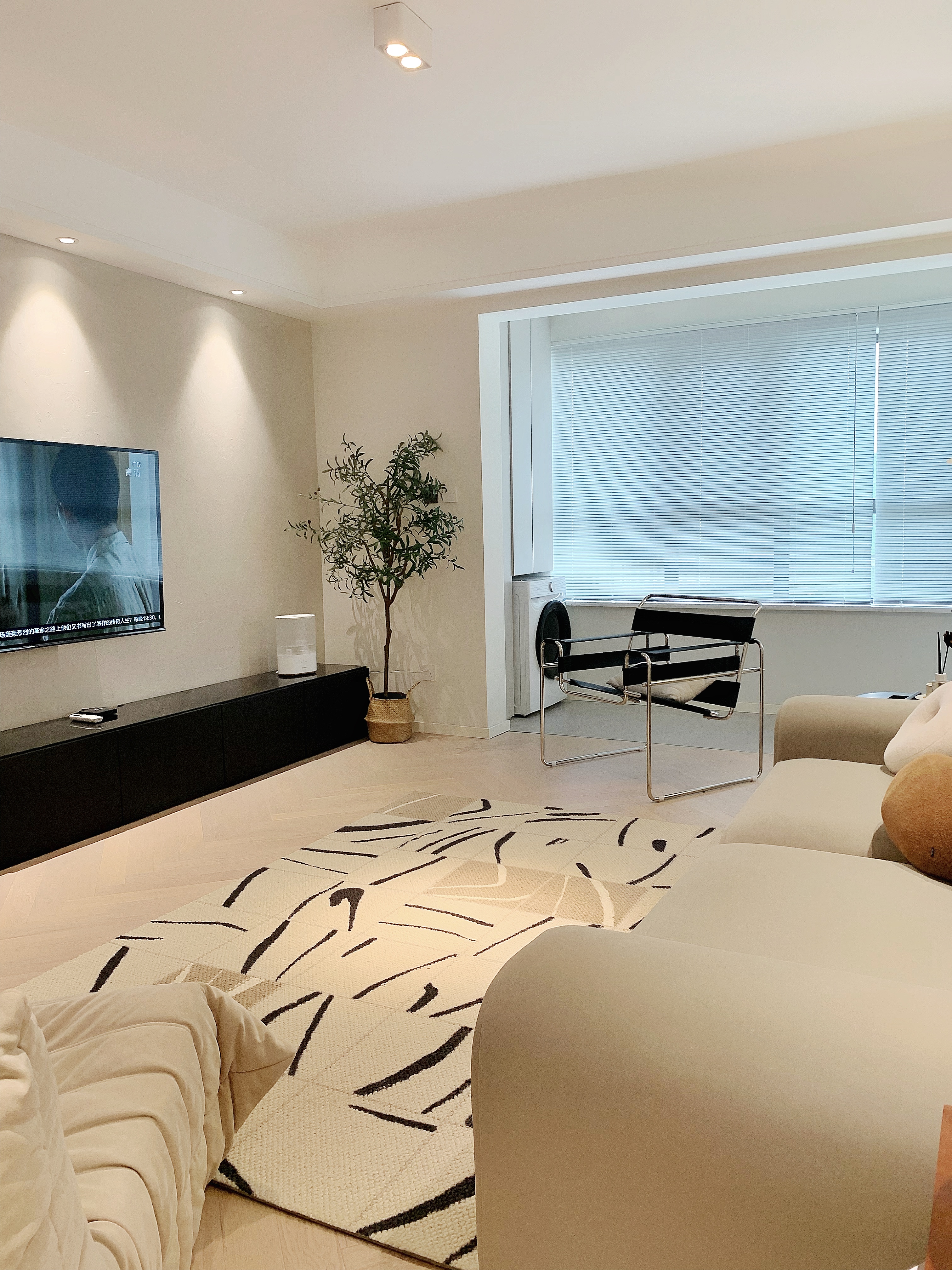 无沙发无茶几客厅设计,客厅极简无茶几设计