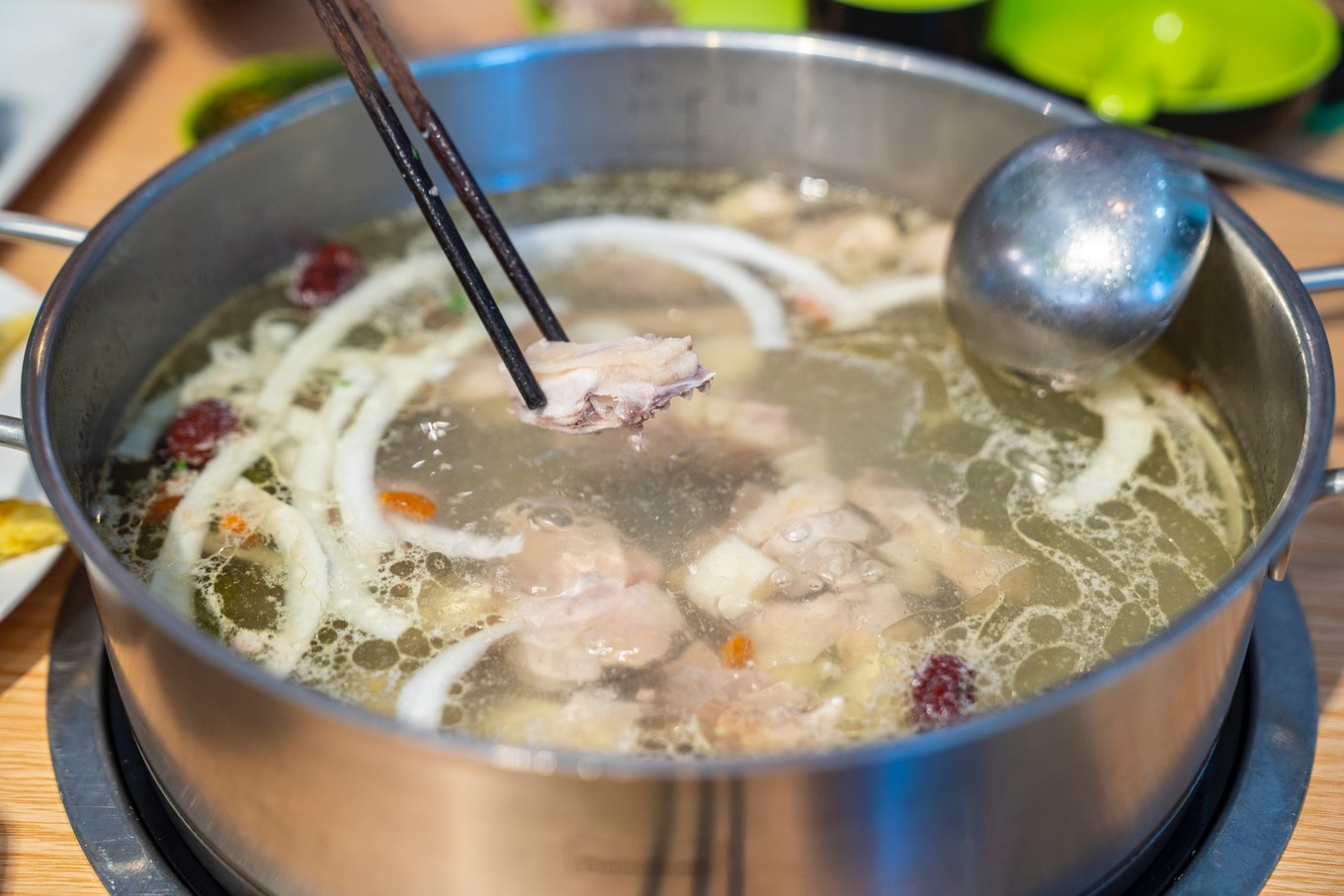 三亚最好吃的网红椰子鸡,三亚小吃不可错过