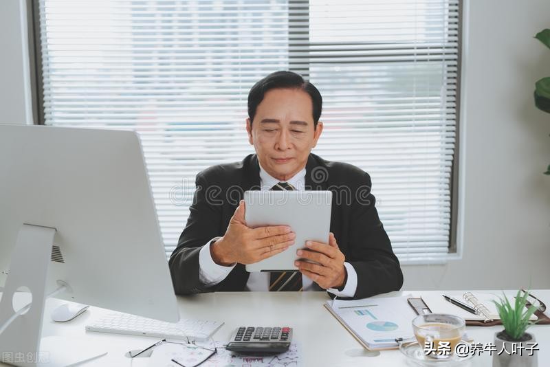 自繁自养养50头牛一年多少利润,种20000亩地养5000头牛