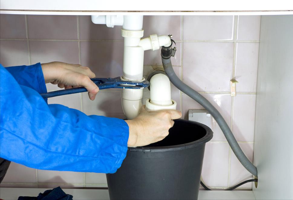 下水道堵塞了怎么弄,墙壁热水管道堵塞疏通小妙招