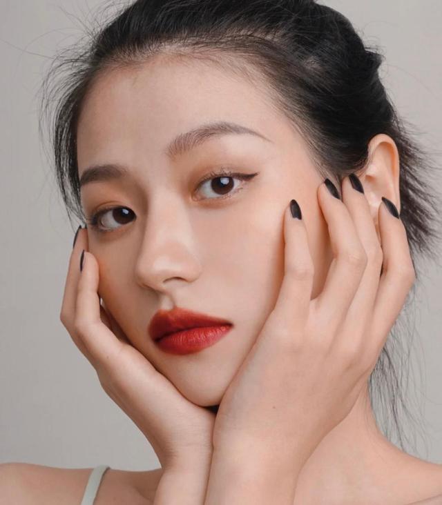 2021年圣诞娇兰53号试色,2022娇兰热门色号推荐