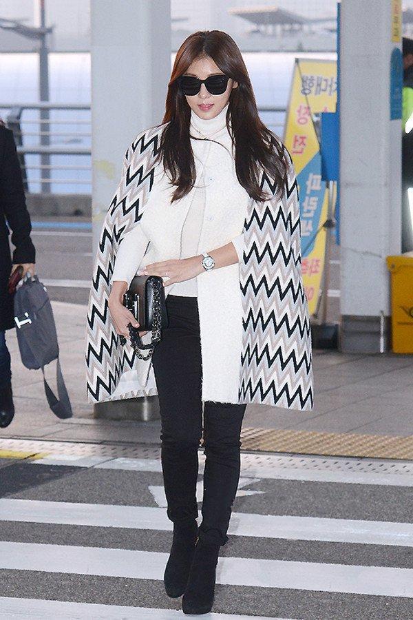 小众斗篷搭配,冬季复古斗篷适合搭配什么下装