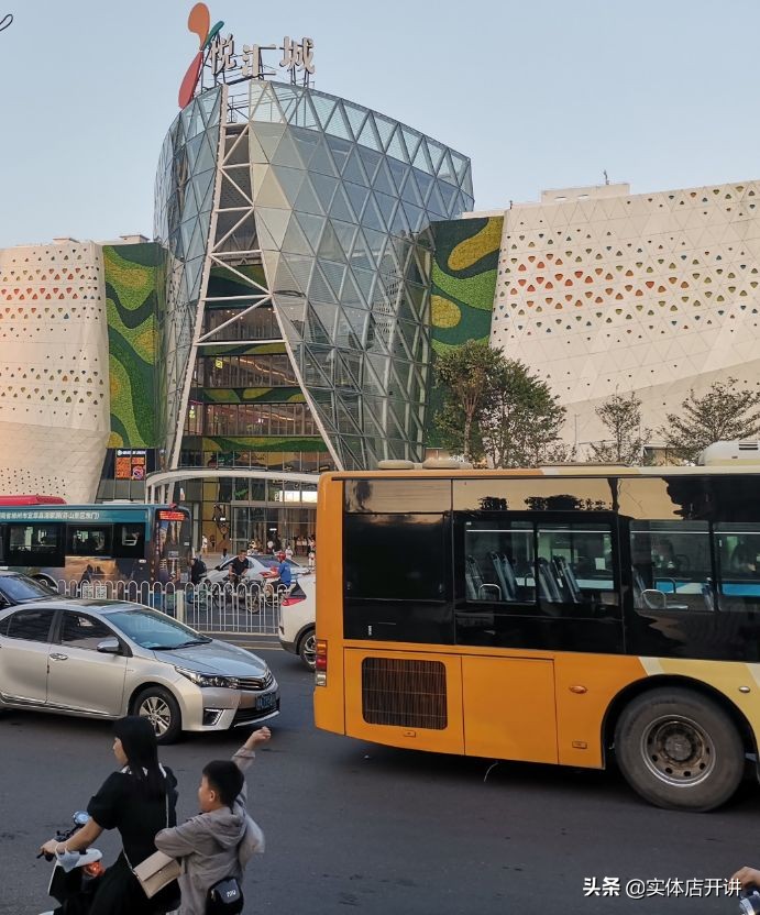 仅次于正佳广场，广州又一超大购物中心开业，有一点决定它的发展