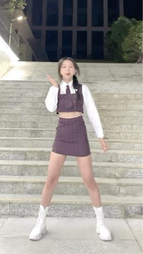 「人间芭比」爆火TikTok！酷爱电玩还是女鞋头？查收你们的新老婆