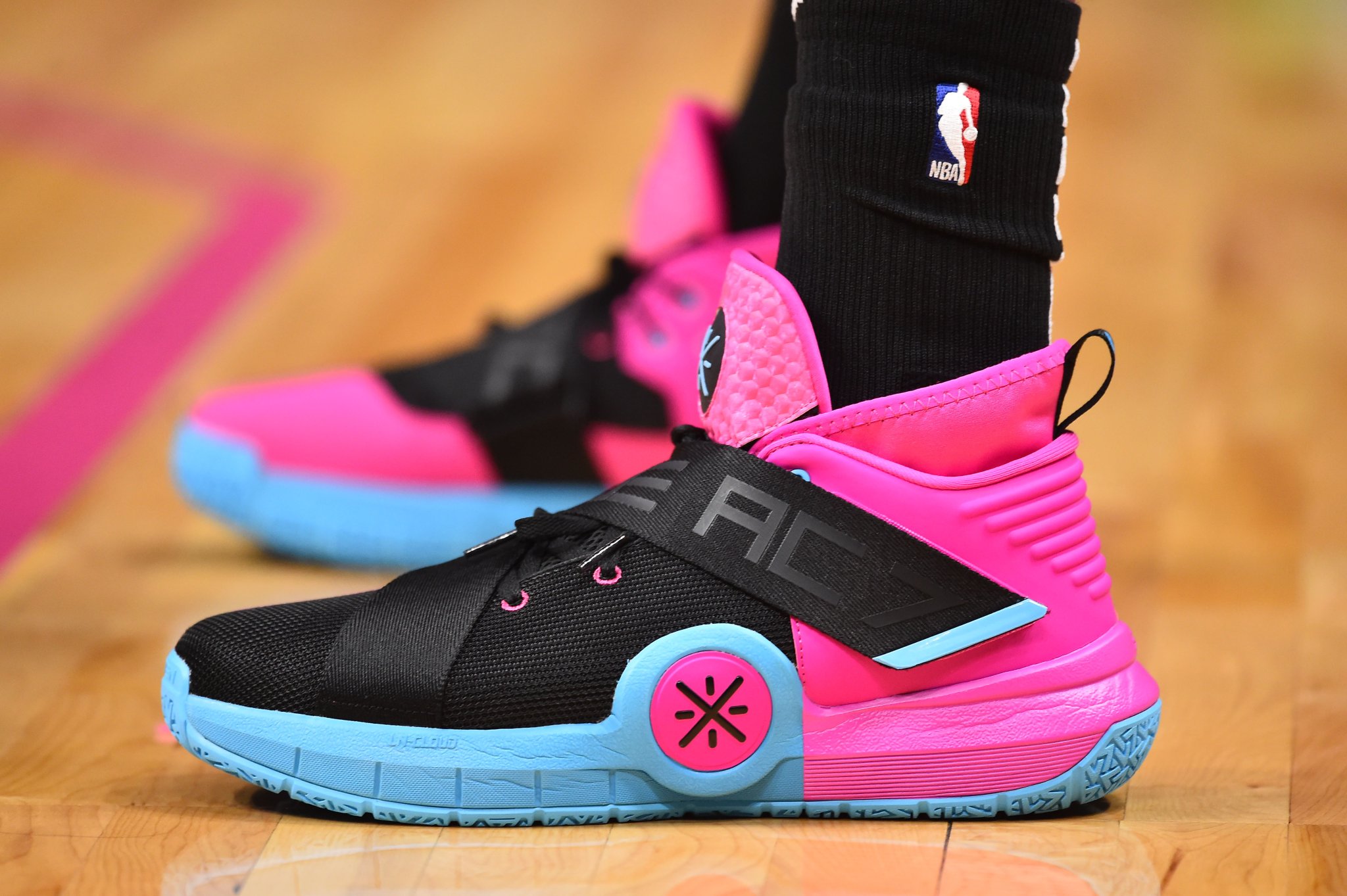 NBA赛场最近三天篮球鞋精选集：鞋头们的赛季鞋王之争越发激烈