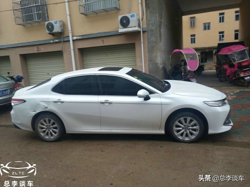 奔驰车撞前保险杠脱落图片,奔驰前保险杠轻微撞裂了图片