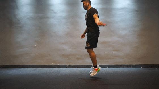 跳绳如何连续跳两下,跳绳10分钟一点都不喘怎么回事