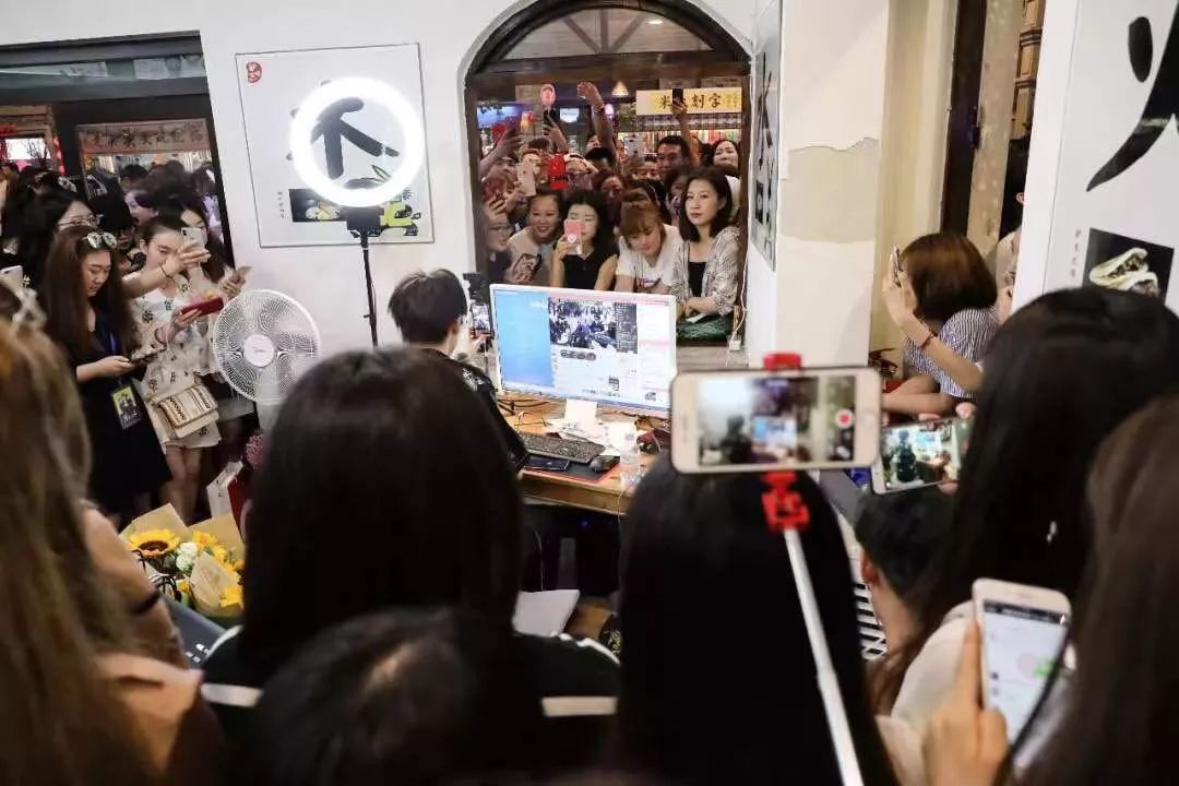 90后开网店赚几百万,90后做电商一天爆500单