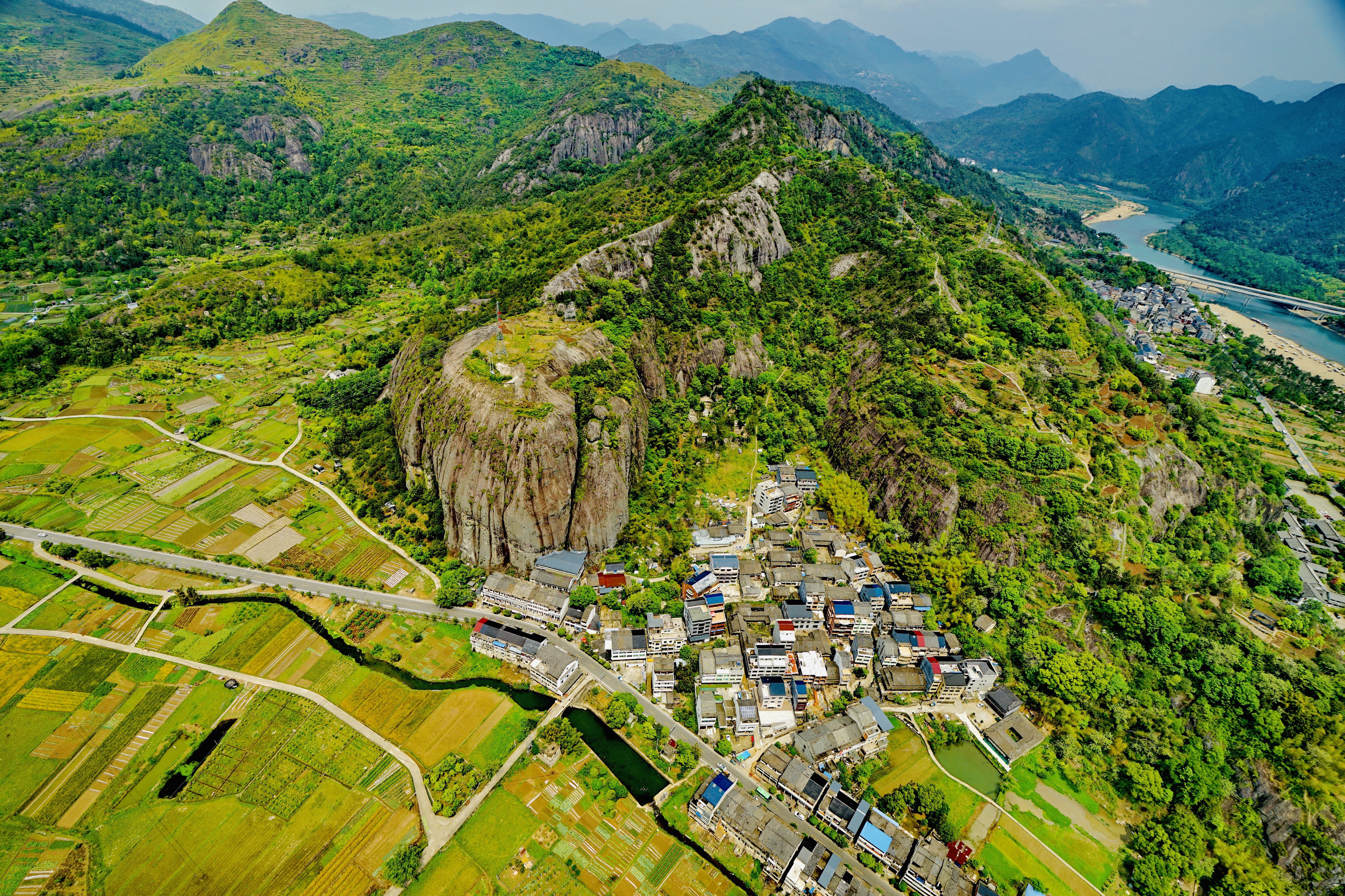 暑假凉快不晒的旅游地方,暑假避暑胜地最佳地方