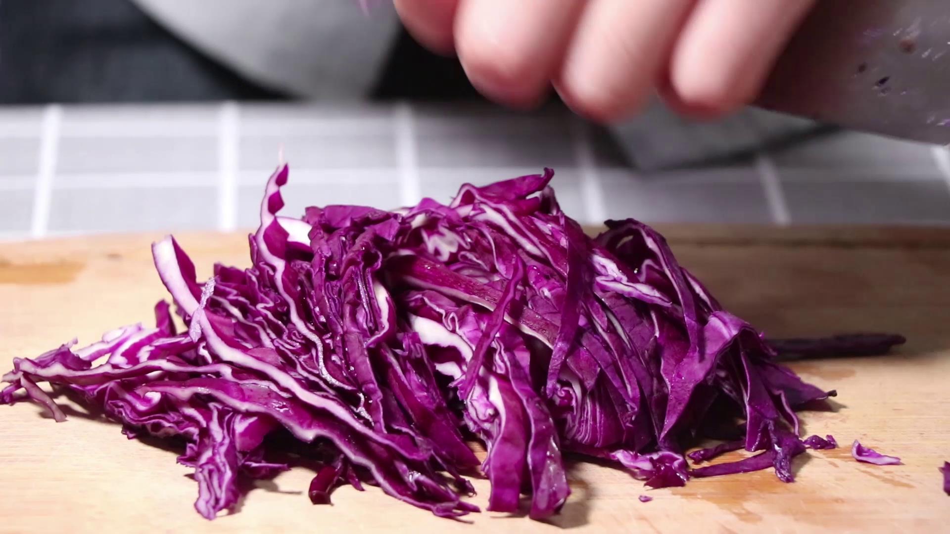 凉拌黄瓜紫甘蓝木耳的做法,凉拌黄瓜紫甘蓝怎么做好吃视频