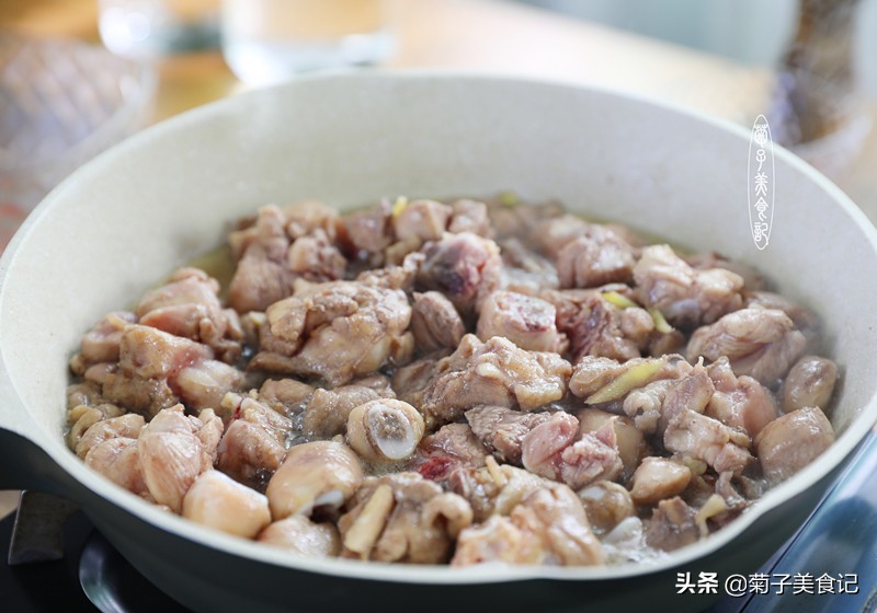 板栗鸡腿煲汤的做法,板栗焖鸡腿肉饭