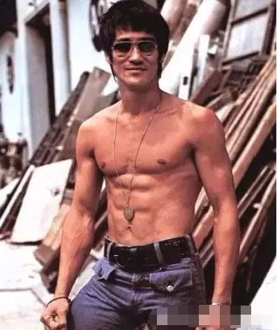 龙旗腹肌训练危害,做龙旗真的可以练出腹肌吗