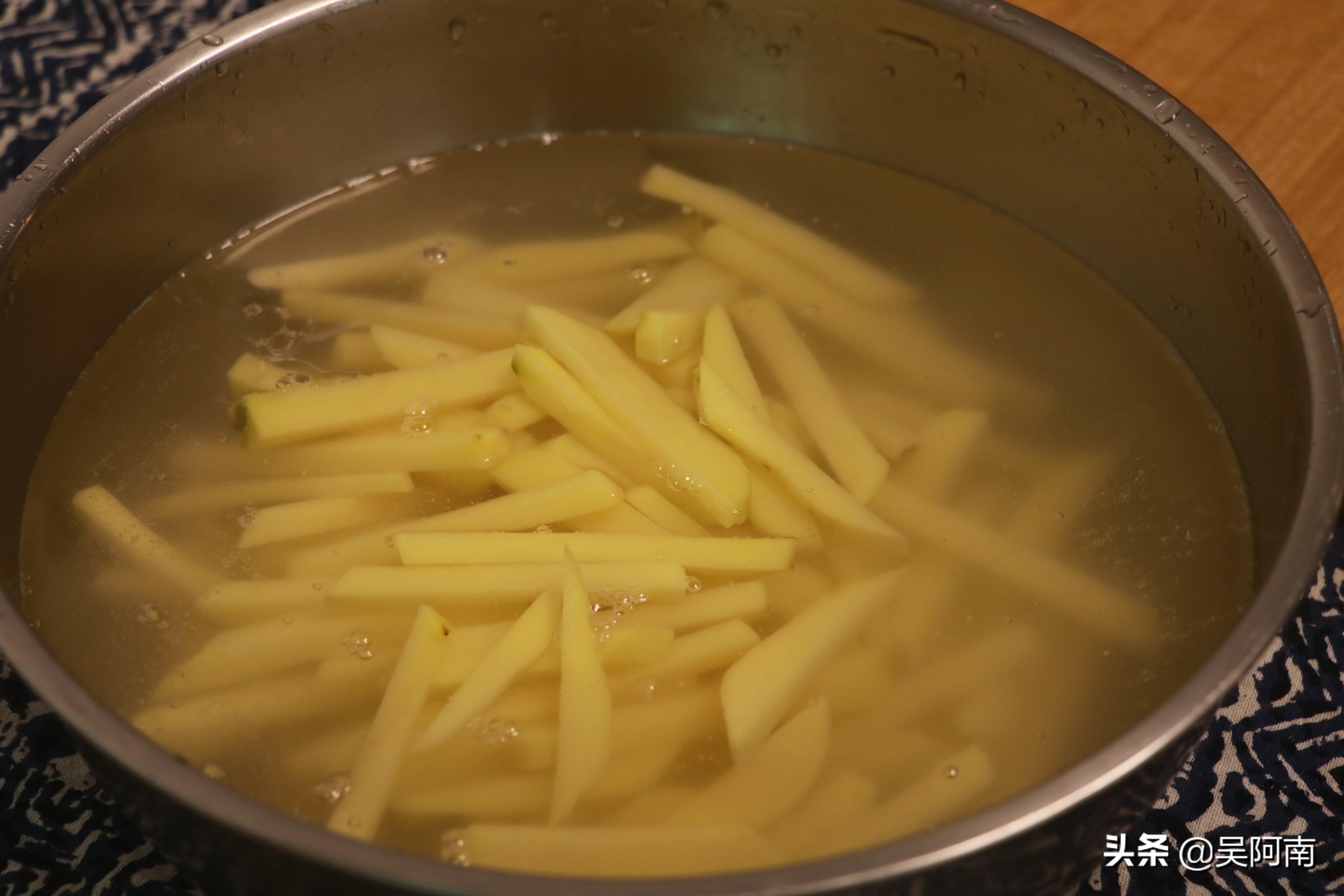 教你在家做炸薯条简单实惠,怎样在家里炸薯条又好吃又省事儿