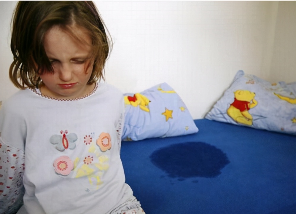 孩子一去幼儿园就尿裤子怎么引导,小孩刚入园担心尿裤子