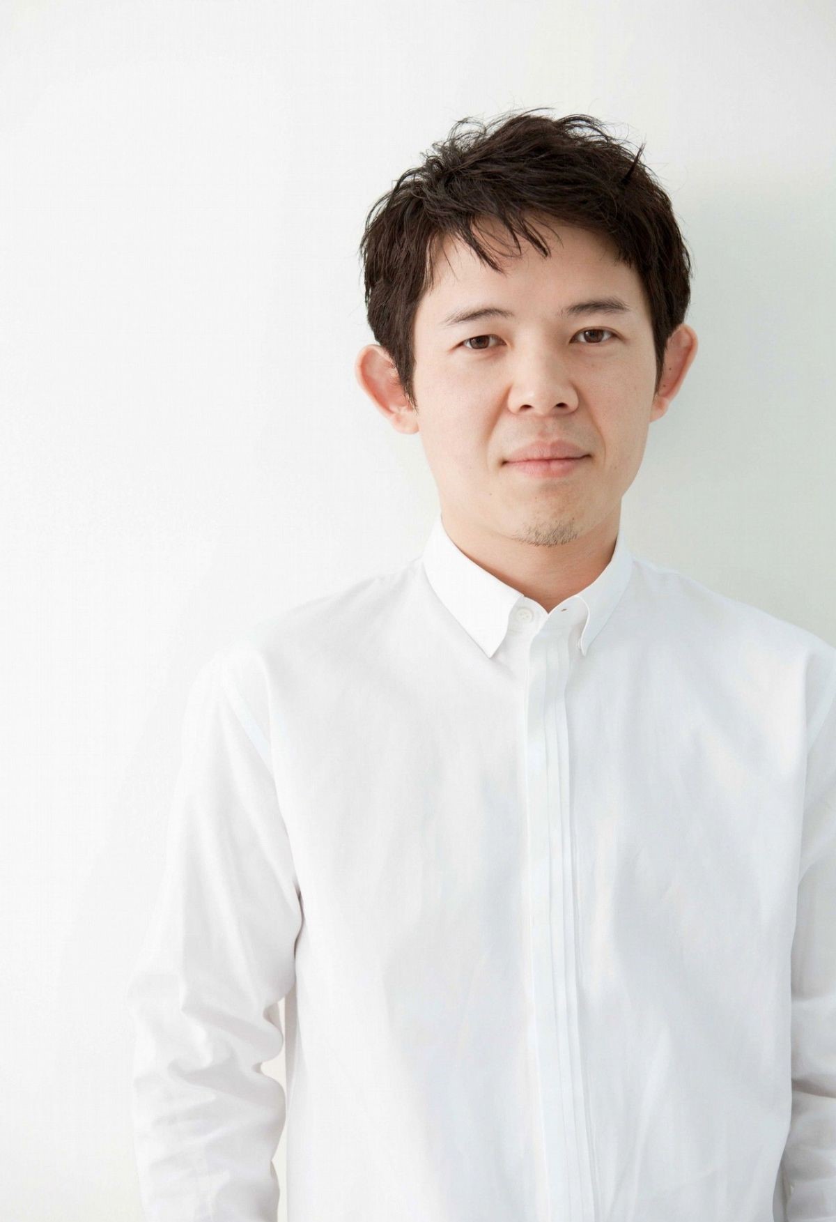 三宅一生的香水与包包,都没有易烊千玺身穿的三宅一生衬衣火!