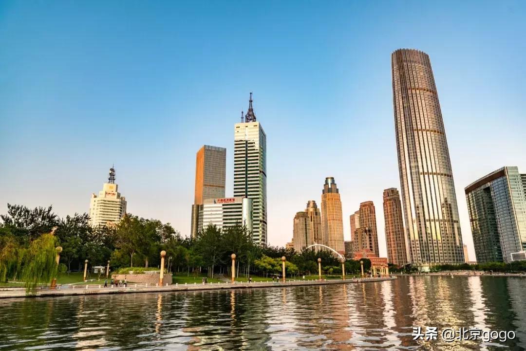 抓住夏天的尾巴放肆玩乐，一起打卡隔壁城市这条网红游船