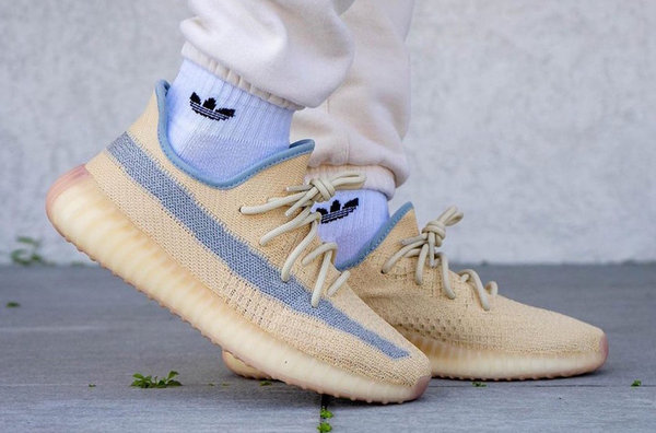 yeezy350v2亚麻色穿搭,yeezy350v2鞋型不一样