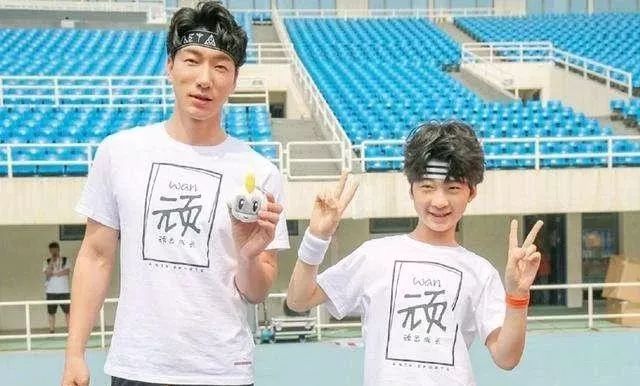 张亮今早宣布离婚,已于2017年办理手续,曾参加《爸爸去哪儿》红遍一时!网友:天天怎么办?