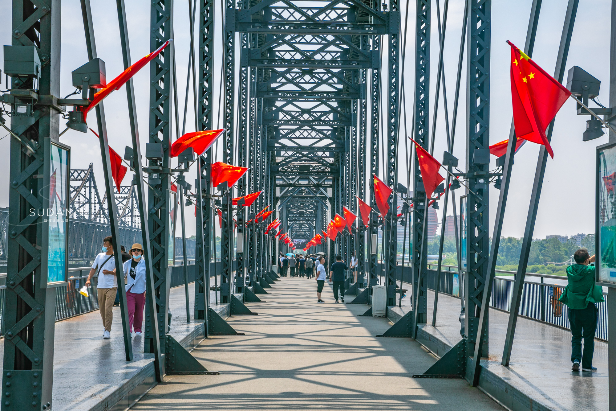 杭州断桥诗情画意,丹东断桥意义非凡:见证了抗美援朝的沧桑历史