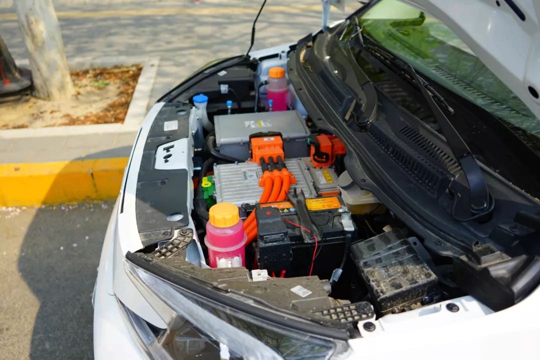 新特DEV1试驾体验：续航300落地7万，不靠补贴也能打？