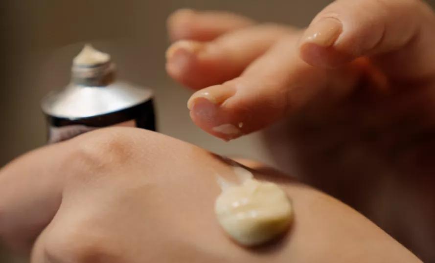 南京同仁堂毛孔收缩精华有效果吗,细致毛孔保湿精华可以收缩毛孔吗