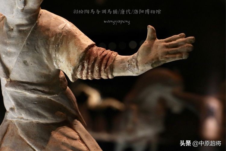 洛阳博物馆专门为二十多件珍宝成立了一个展馆