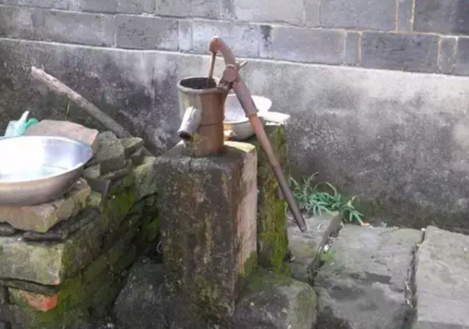 自来水管冻了最好的解决办法,水管外露冻着怎么办