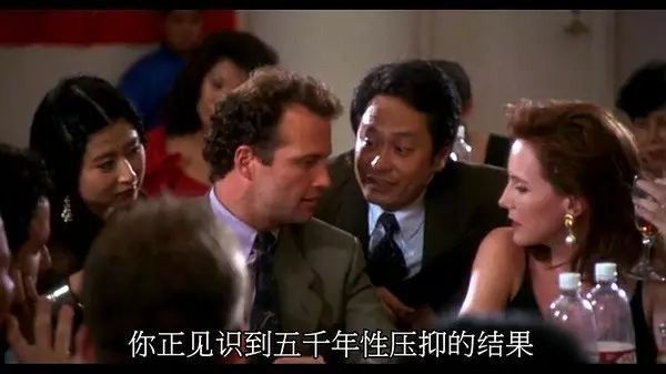 新郎逃婚被撞成重伤,闹婚新郎被闹得高速上悲剧