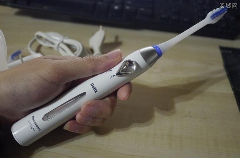 usmile电动牙刷和飞利浦电动牙刷,mcomb电动牙刷和usmile电动牙刷
