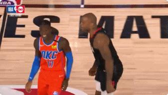 奇葩瞬间！火爆冲突，双双罚下，一人一秒未打却获两关键罚篮