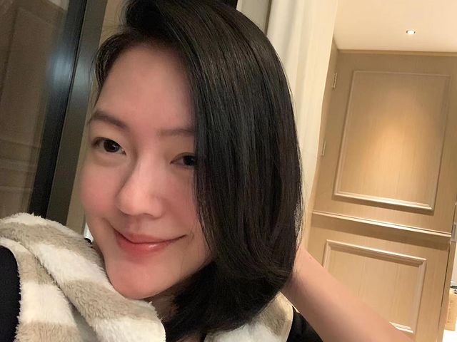 小s深夜晒自拍被发现,小s不洗头