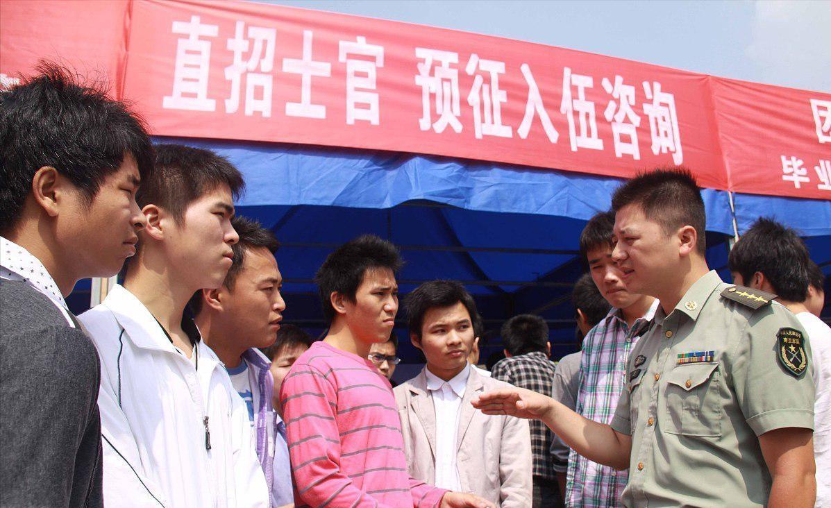 大专在校生当兵待遇怎么样,在校生当兵与毕业生当兵有区别吗