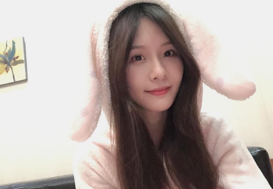 冯提莫是瓜子脸吗,斗鱼主播阿冷是怎么换脸的